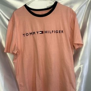 Tommy Hilfiger Tee!!💖🤍